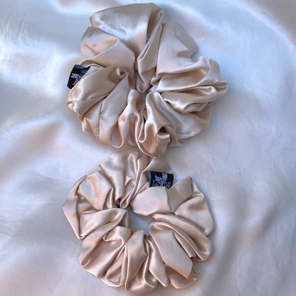 Très Silk - Large 100% Mulberry Silk Scrunchie - Picture 3 of 6